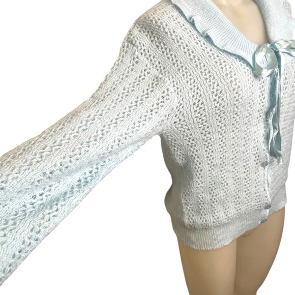 Light Blue Vintage Sweater 🤍 - Picture 4 of 9